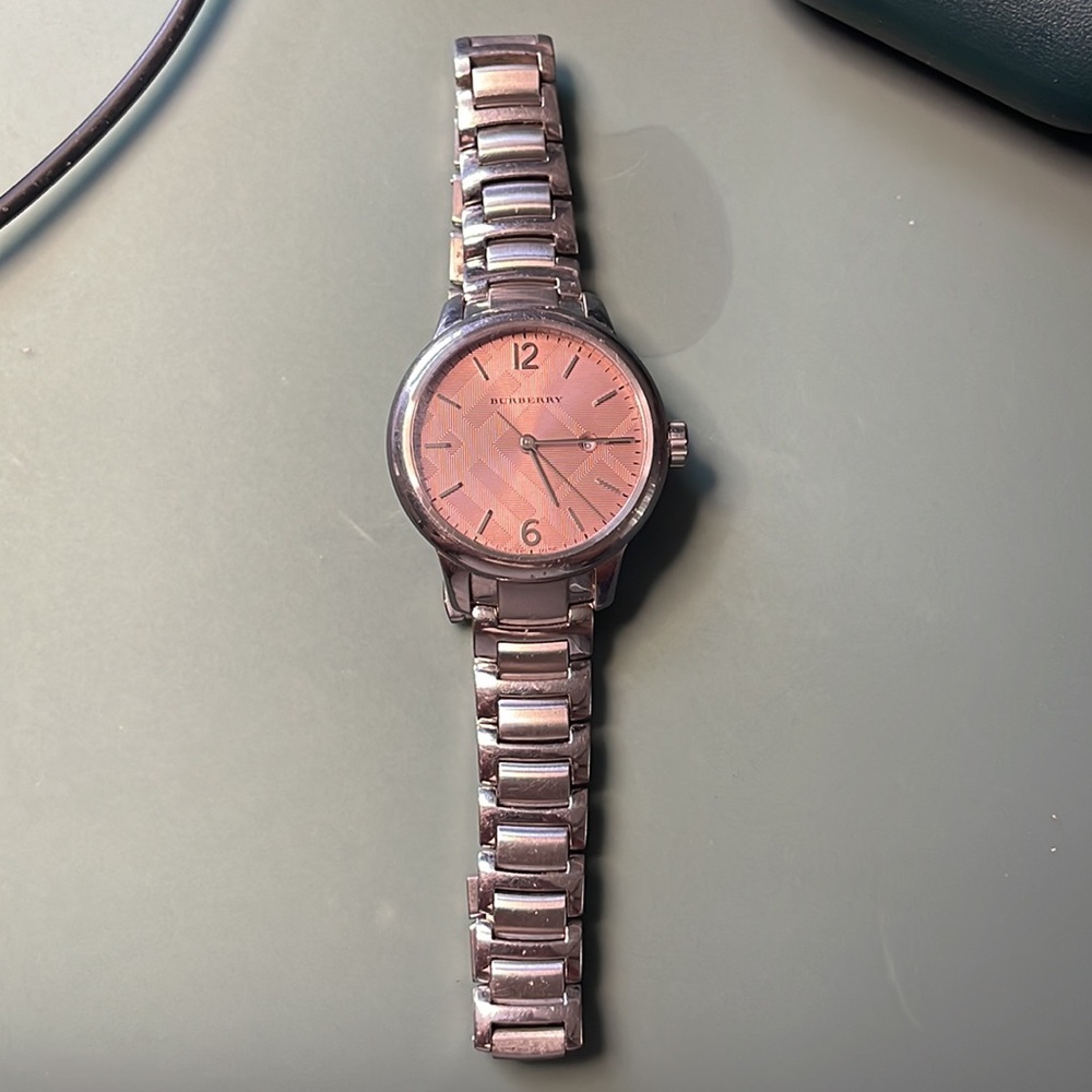 Women’s Burberry Watch pink dial - Picture 6 of 6